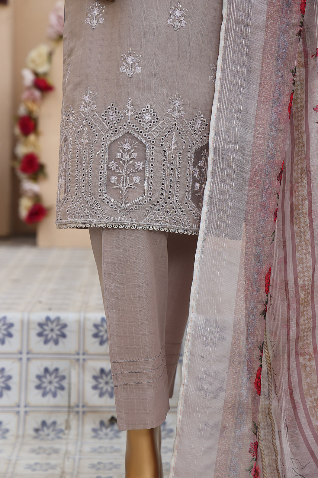 3 PEICE STIFF COTTON EMBROIDRY SCE-09 DOVE